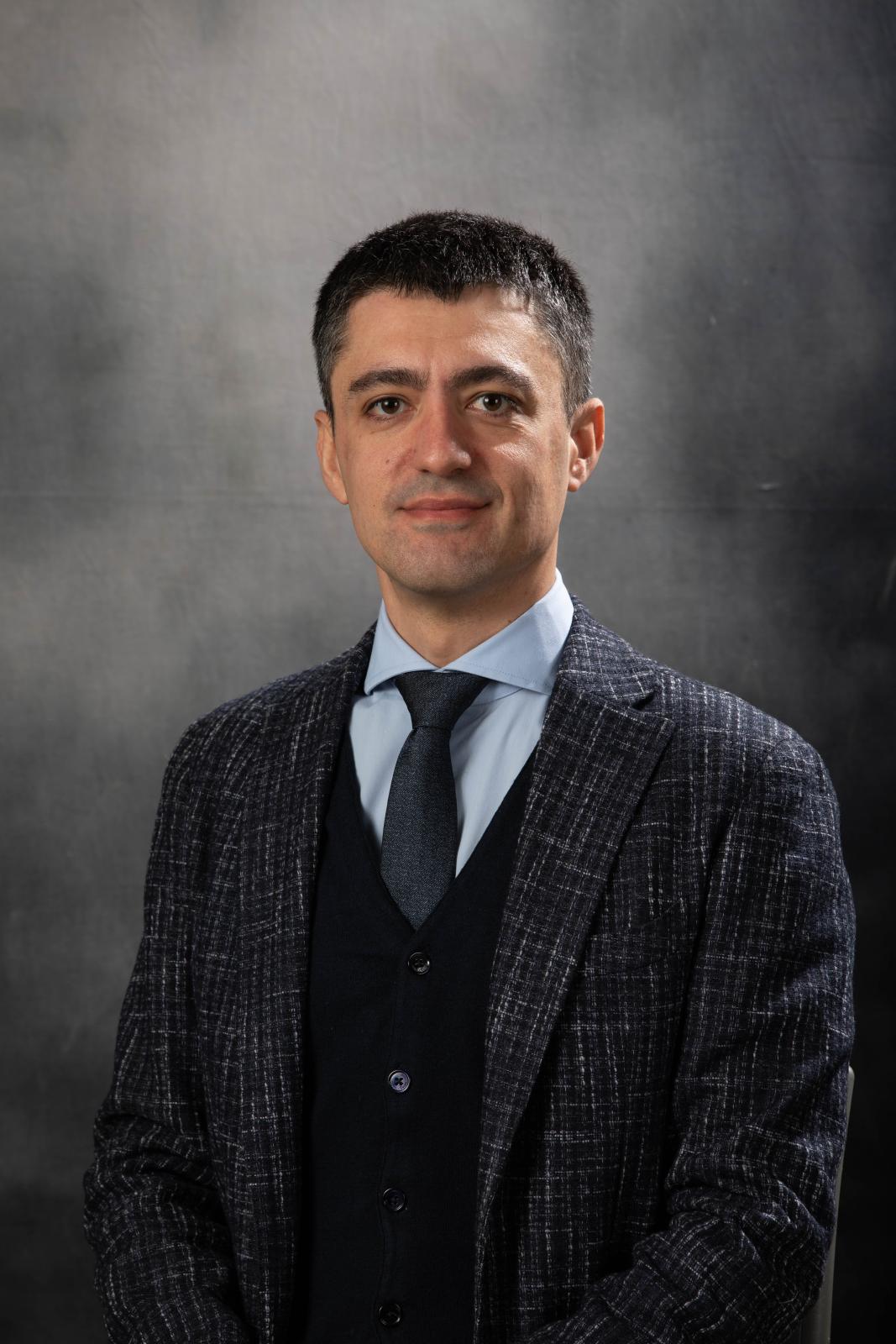 Dr.  Claudio Martani