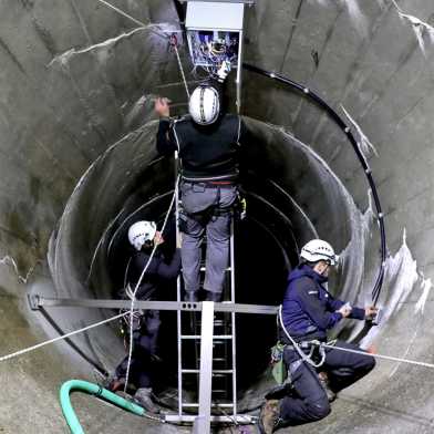 Measurement campaign in a tunnel spillway 