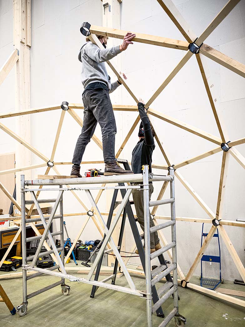 ring-shaped hubs made with reused material