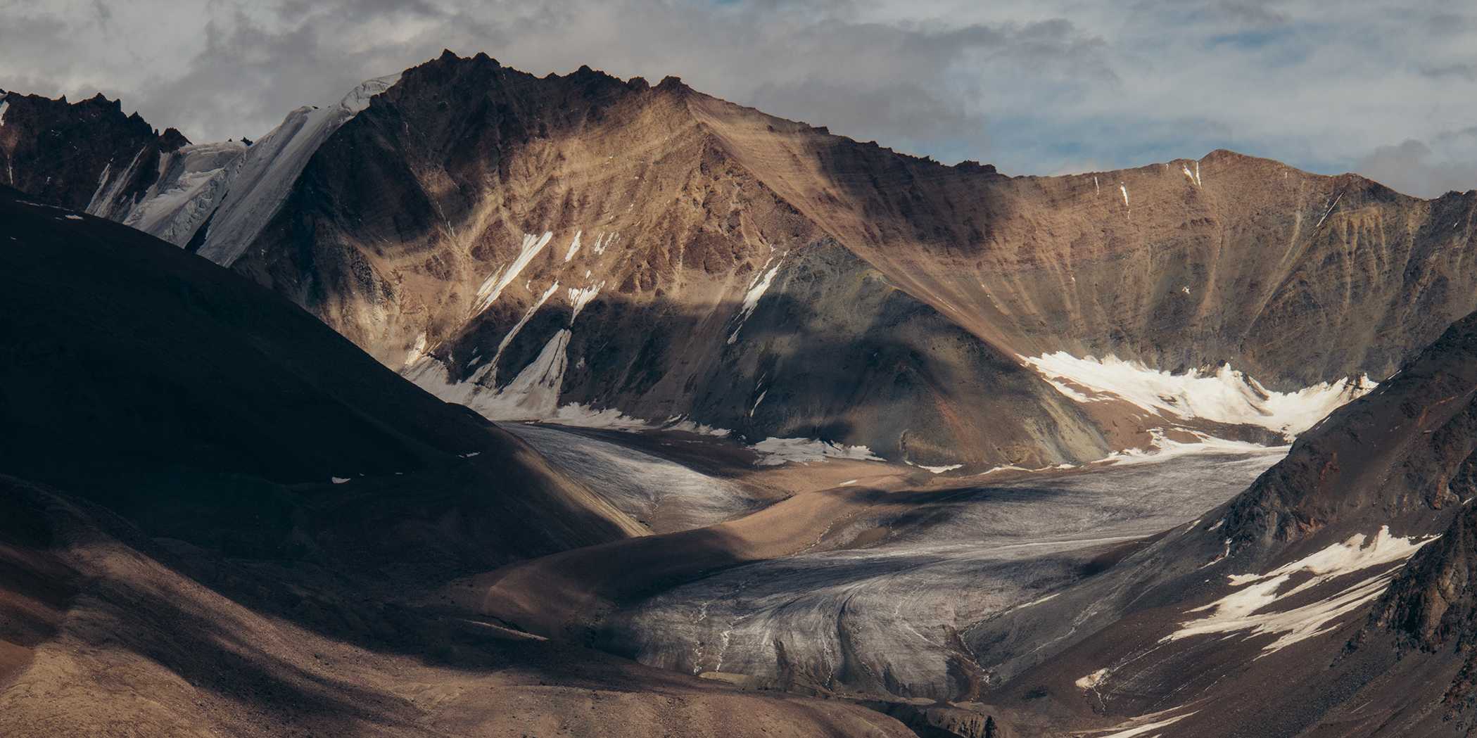This picture shows the Chandran Glacier in India