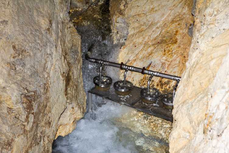 Enlarged view: Karst spring in the rock with pipes
