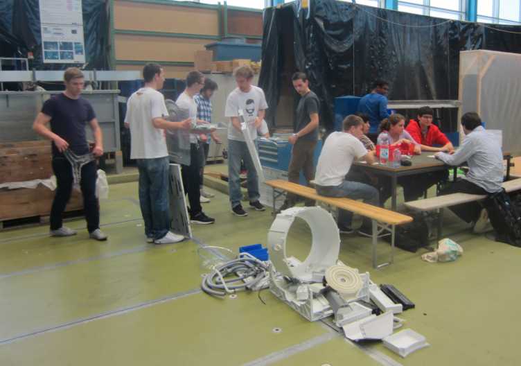 Enlarged view: Bachelor's students completing a project paper on "Electrical waste recycling"