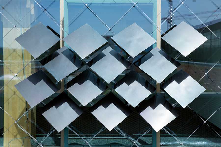 Vergrösserte Ansicht: Adaptive Solarpanels an der Fassade des House of Natural Resources