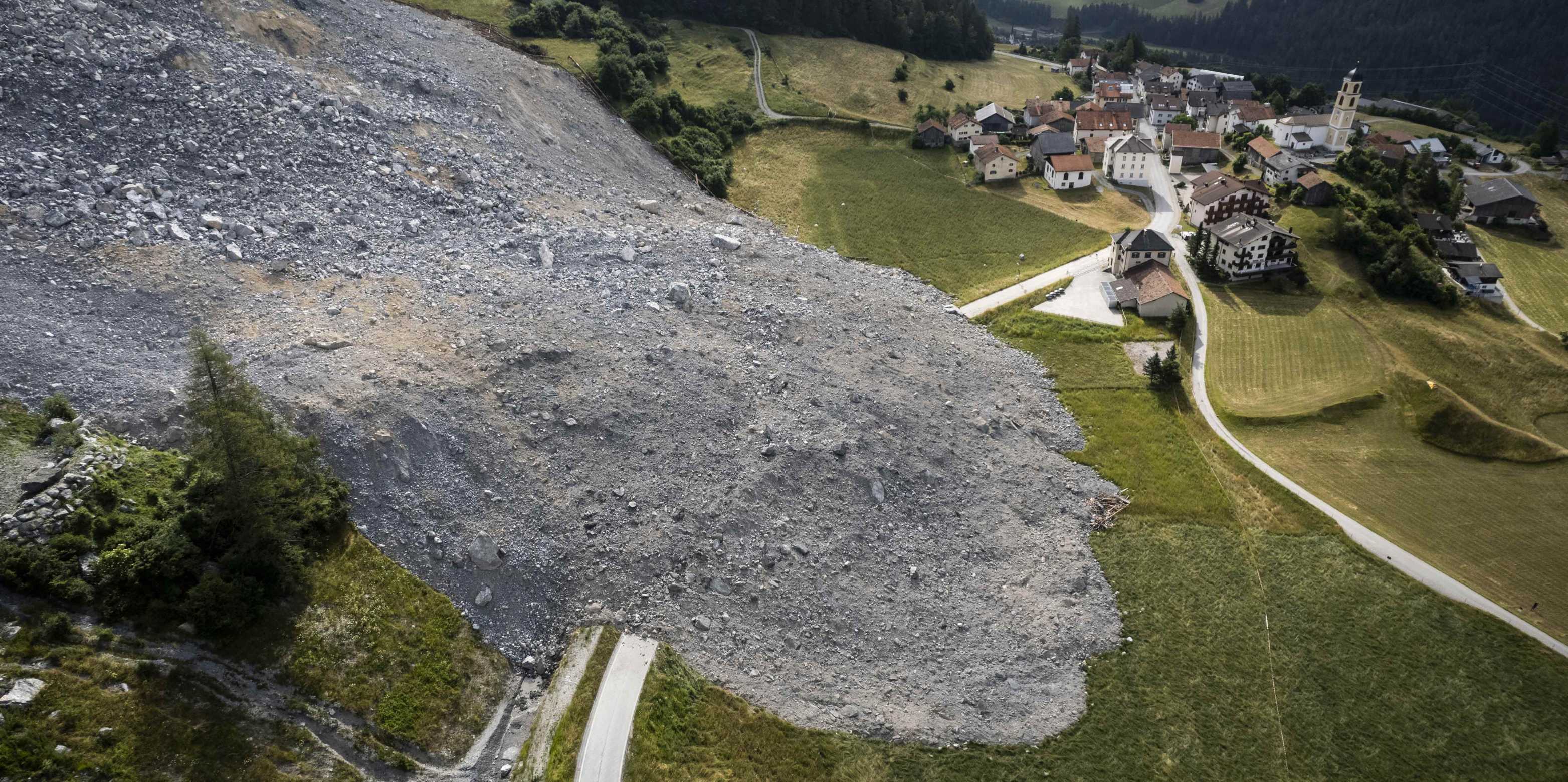 Gesteinslawine, die genau am Rand des Dorfes Brienz gestoppt hat.