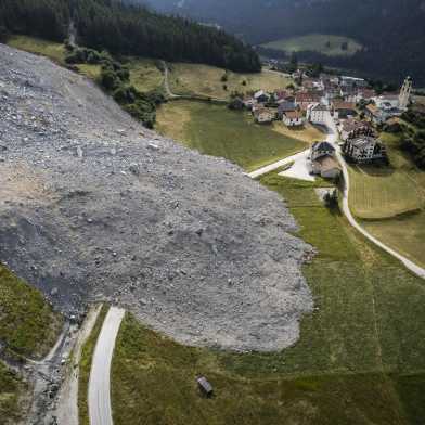 Gesteinslawine, die genau am Rand des Dorfes Brienz gestoppt hat.