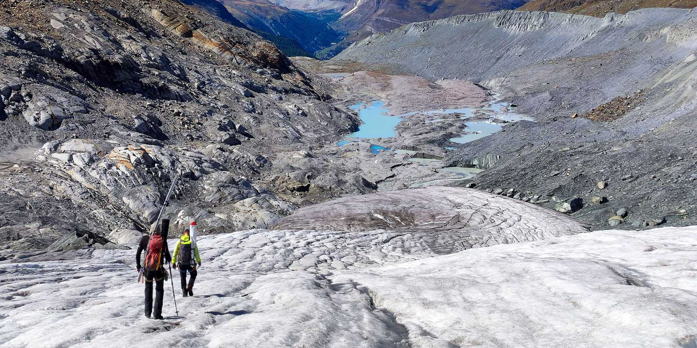 2 Personen auf dem Gletscher