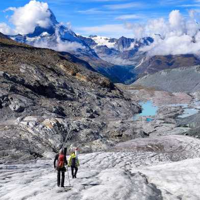 2 Personen auf dem Gletscher