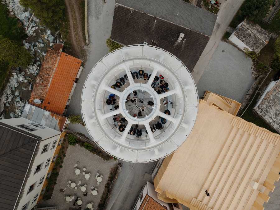 Vergrösserte Ansicht: Der Turm aus der Vogeperspektive.