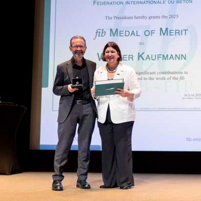 Walter erhält die Medal of Merit